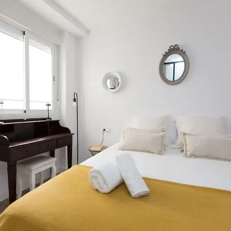 Saravia Only Families شقة *